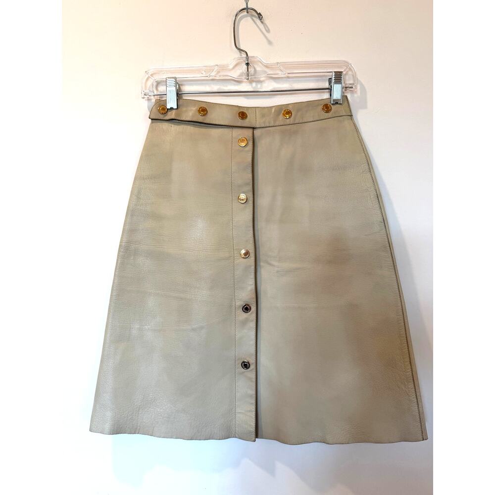 Vtg Gucci Leather Mini A Line Skirt Sz 2 4 Tan Beige Designer Gold Snap Front - Picture 1 of 11